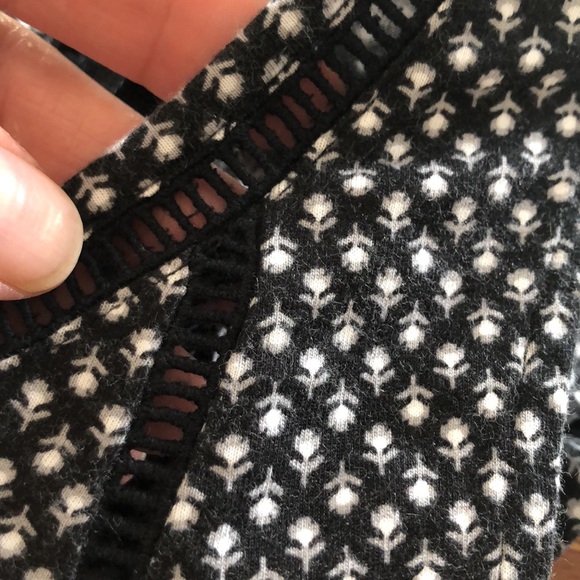 Old Navy b/w summer top. - Picture 9 of 9